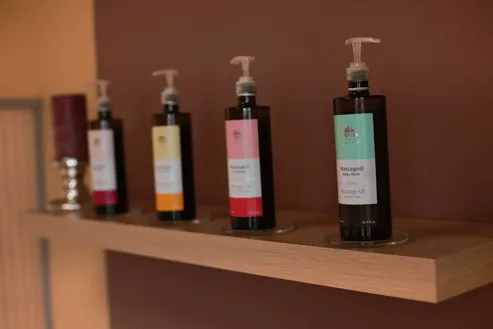 Natürliche Massageöle und Pflegeprodukte
